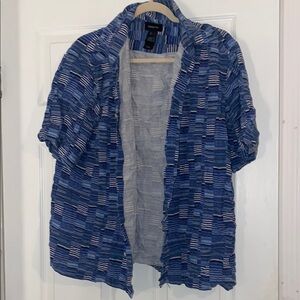 Claiborne Men's Blue Patterned shirt